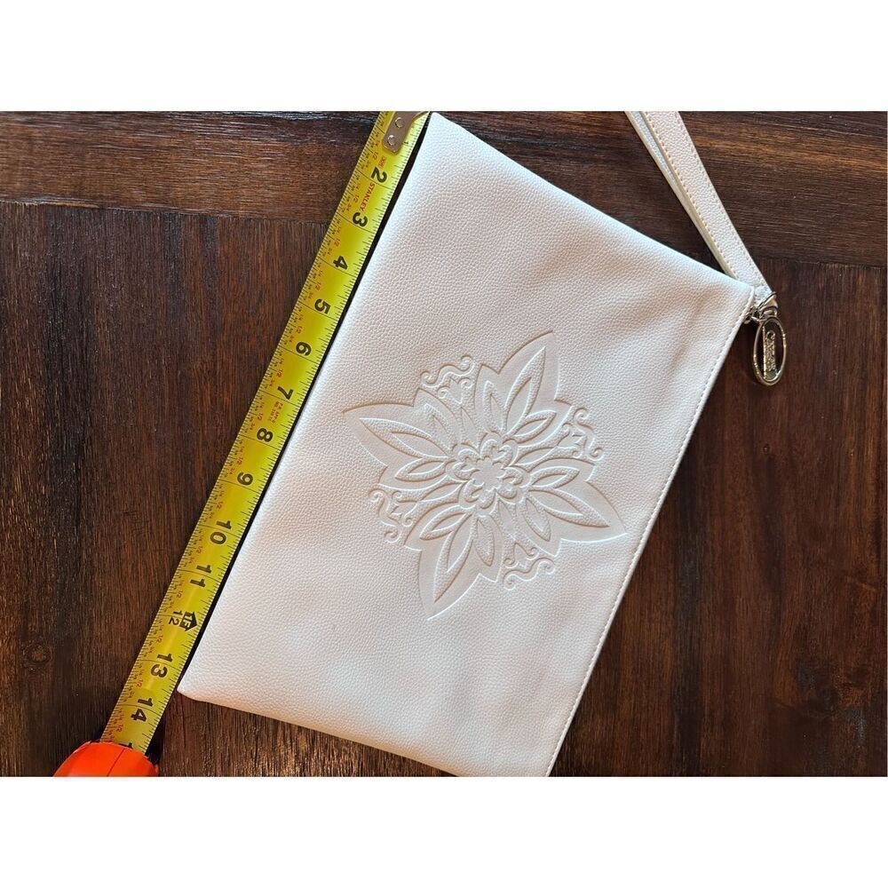 White clutch by Carlos Santana - Picture 3 of 8